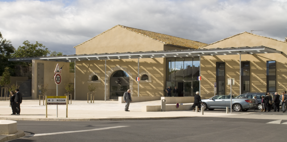 Colombiers, de la cave à la mairie.